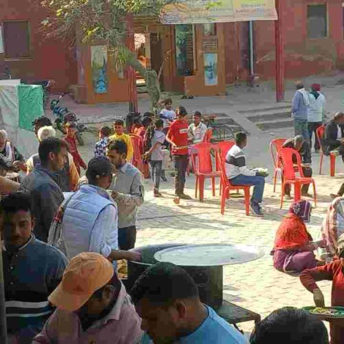 compressed image2026 01 12 15 07 19.859622 आश्रम में मांगी मन्नत तो घर में गूंजी किलकारी कराया भंडारा