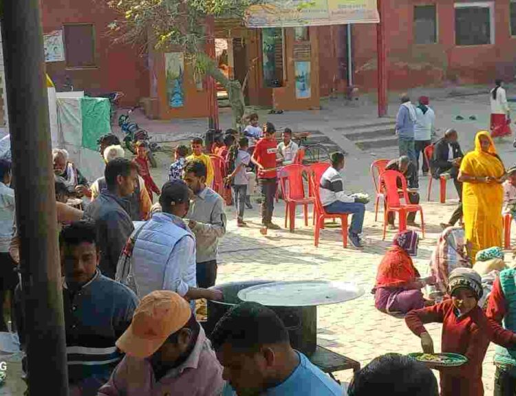 compressed image2026 01 12 15 07 19.859622 आश्रम में मांगी मन्नत तो घर में गूंजी किलकारी कराया भंडारा