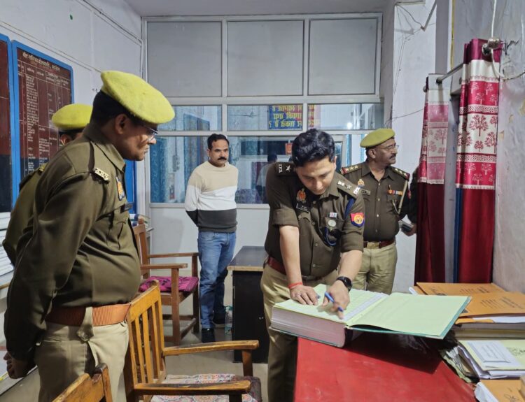 FB IMG 1770997879503 रायबरेली: पुलिस अधीक्षक ने सलोन थाने का किया आकस्मिक निरीक्षण, दिए आवश्यक दिशा-निर्देश