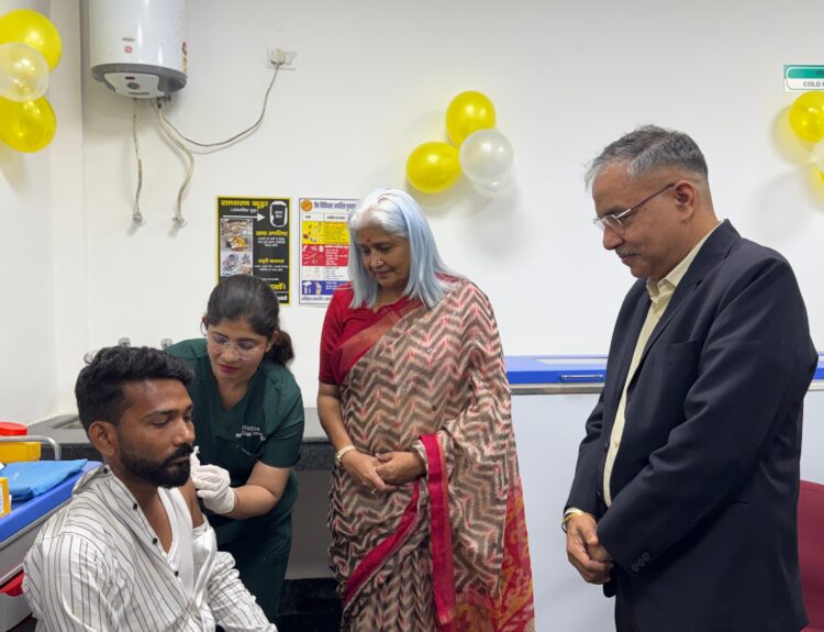 IMG 20260327 WA0186 एम्स रायबरेली में कार्यकारी निदेशक डॉ. अमिता जैन के मार्गदर्शन में पीत ज्वर (येलो फीवर) टीकाकरण केंद्र का शुभारंभ