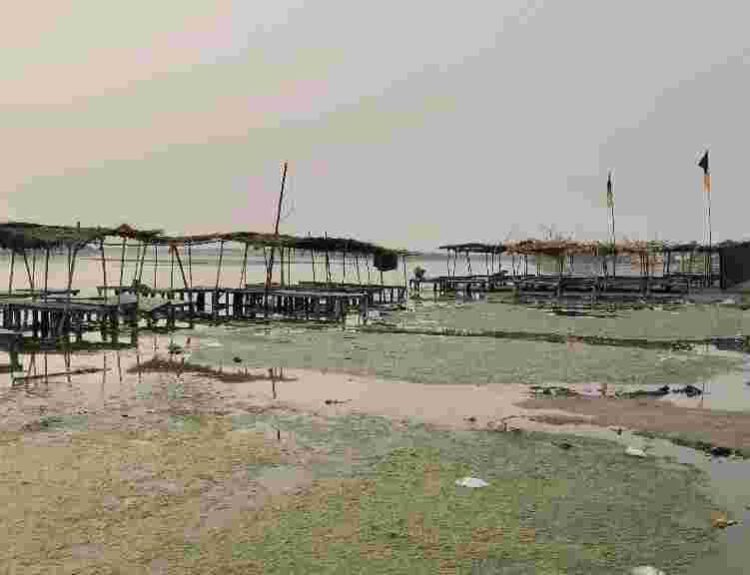 compressed image2026 03 10 17 43 07.563947 1 गंगा में बढ़ा जलस्तर, श्रद्धालुओं में खुशी लेकिन कटरी की फसलें प्रभावित