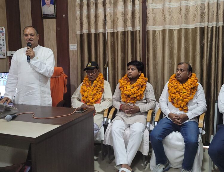 IMG 20260421 WA0181 डलमऊ में तीन नामित सभासदों ने ली शपथ, नगर विकास में योगदान पर अध्यक्ष का जोर