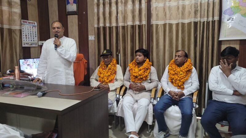 डलमऊ में तीन नामित सभासदों ने ली शपथ, नगर विकास में योगदान पर अध्यक्ष का जोर