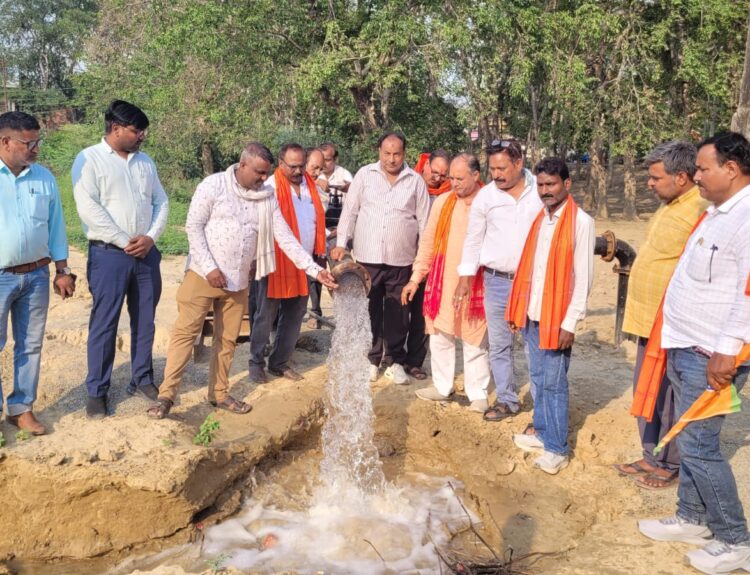 IMG 20260512 WA0226 डलमऊ के चौहट्टा मोहल्ले में बड़े नलकूप का उद्घाटन, पेयजल संकट होगा दूर