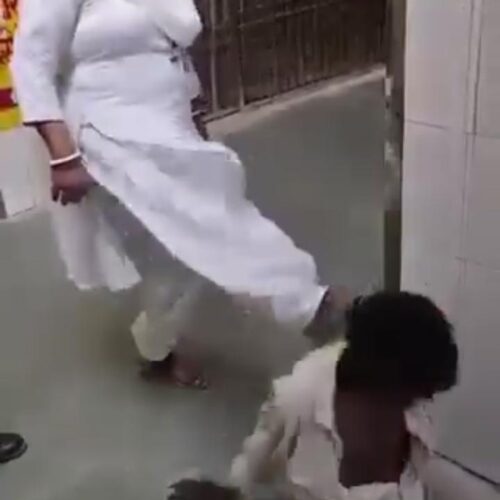 IMG 20260630 WA0090 मानवता शर्मसार: जिला अस्पताल में मानसिक रोगी को महिला स्वास्थ्यकर्मी ने मारी लात, वीडियो वायरल