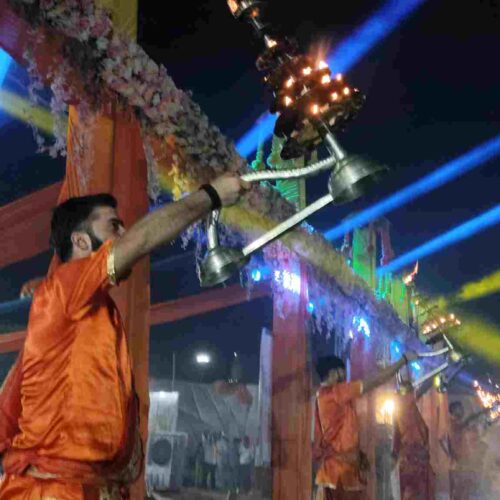 compressed image2026 06 30 11 59 05.925569 भव्य गंगा आरती में उमड़ी आस्था, प्रभारी मंत्री राकेश सचान ने की मां गंगा की पूजा