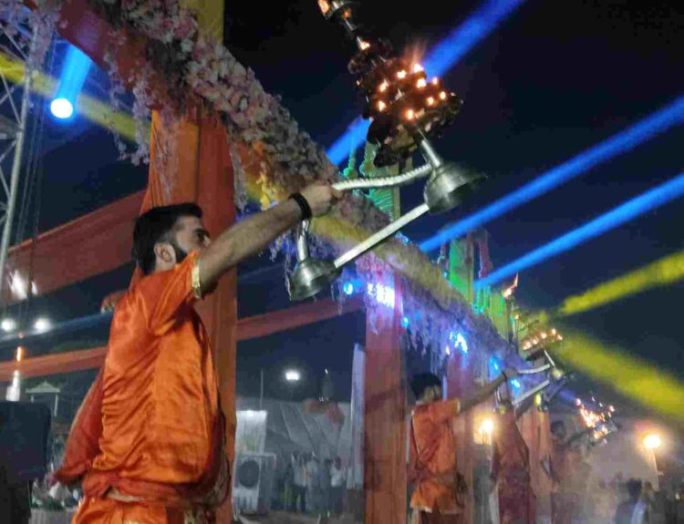 compressed image2026 06 30 11 59 05.925569 भव्य गंगा आरती में उमड़ी आस्था, प्रभारी मंत्री राकेश सचान ने की मां गंगा की पूजा