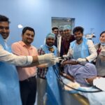 एम्स रायबरेली में बिना ऑपरेशन निकाली गई पेट में फंसी आम की गुठली, एंडोस्कोपी से पहली बार मिली सफलता