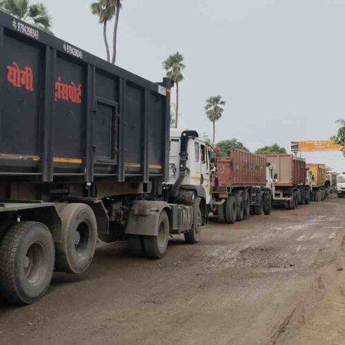IMG 20260712 215453 रायबरेली: गंगा पुल पर थमा यातायात, घंटों जाम में फंसे सैकड़ों वाहन
