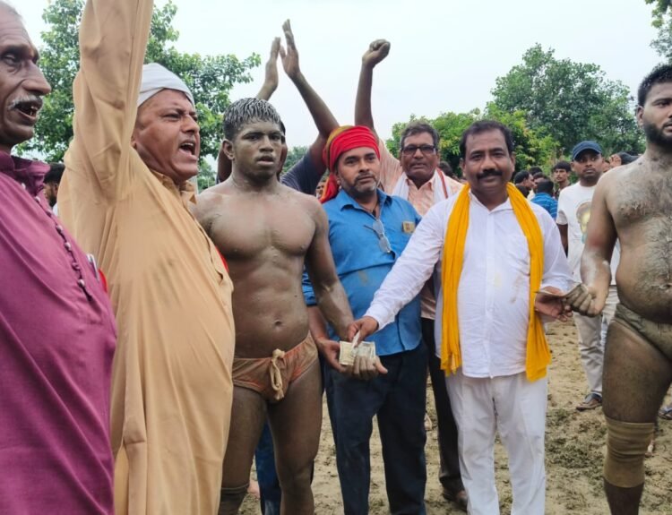IMG 20260817 WA0339 नाग पंचमी पर दंगल में पहलवानों ने दिखाए दमदार दांव-पेच, फाइनल मुकाबला रहा बराबरी पर