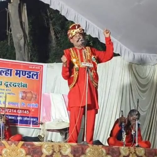 Screenshot 20260829 174517 रक्षाबंधन पर पूर्व प्रधान के दरवाजे गूंजा आल्हा, देर रात तक जमा रही महफिल
