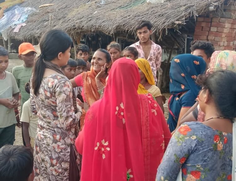 IMG 20260912 WA0211 बाढ़ प्रभावित गांवों में पहुंचीं गीतिका द्विवेदी, ग्रामीणों का जाना हाल